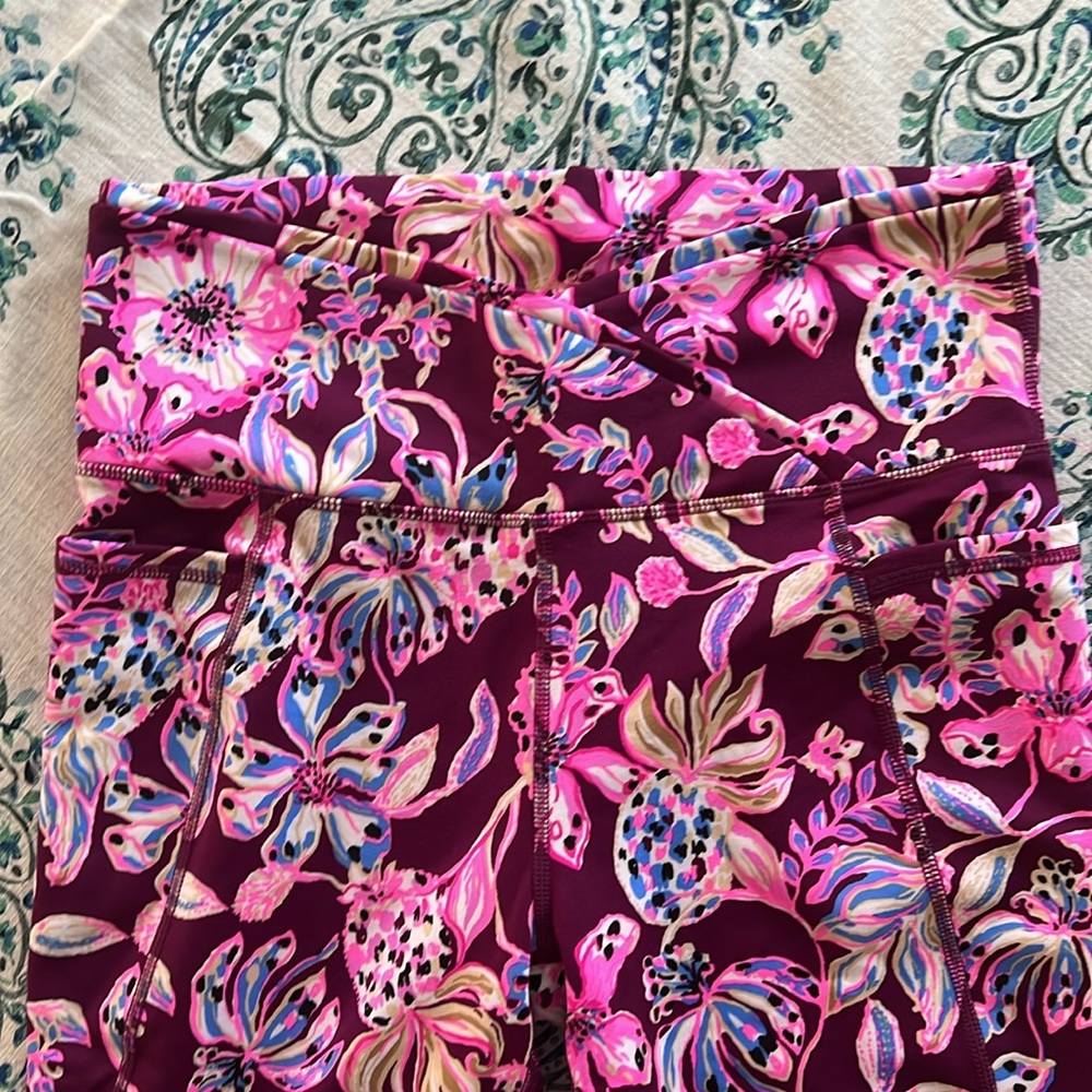 Lilly Pulitzer UPF 50 Luxletic 24" South Beach High Rise Midi Legging, NWT - Picture 2 of 9
